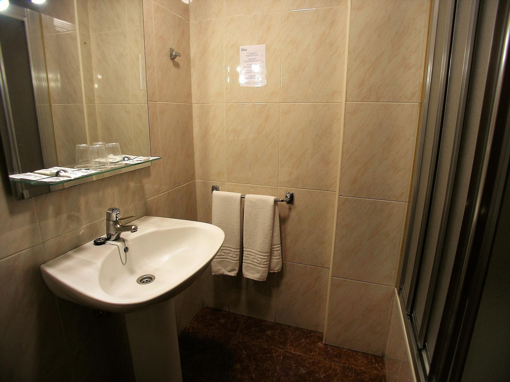 Iraipe Gorbea Auto Check-In Hotel Vitoria-Gasteiz Eksteriør billede